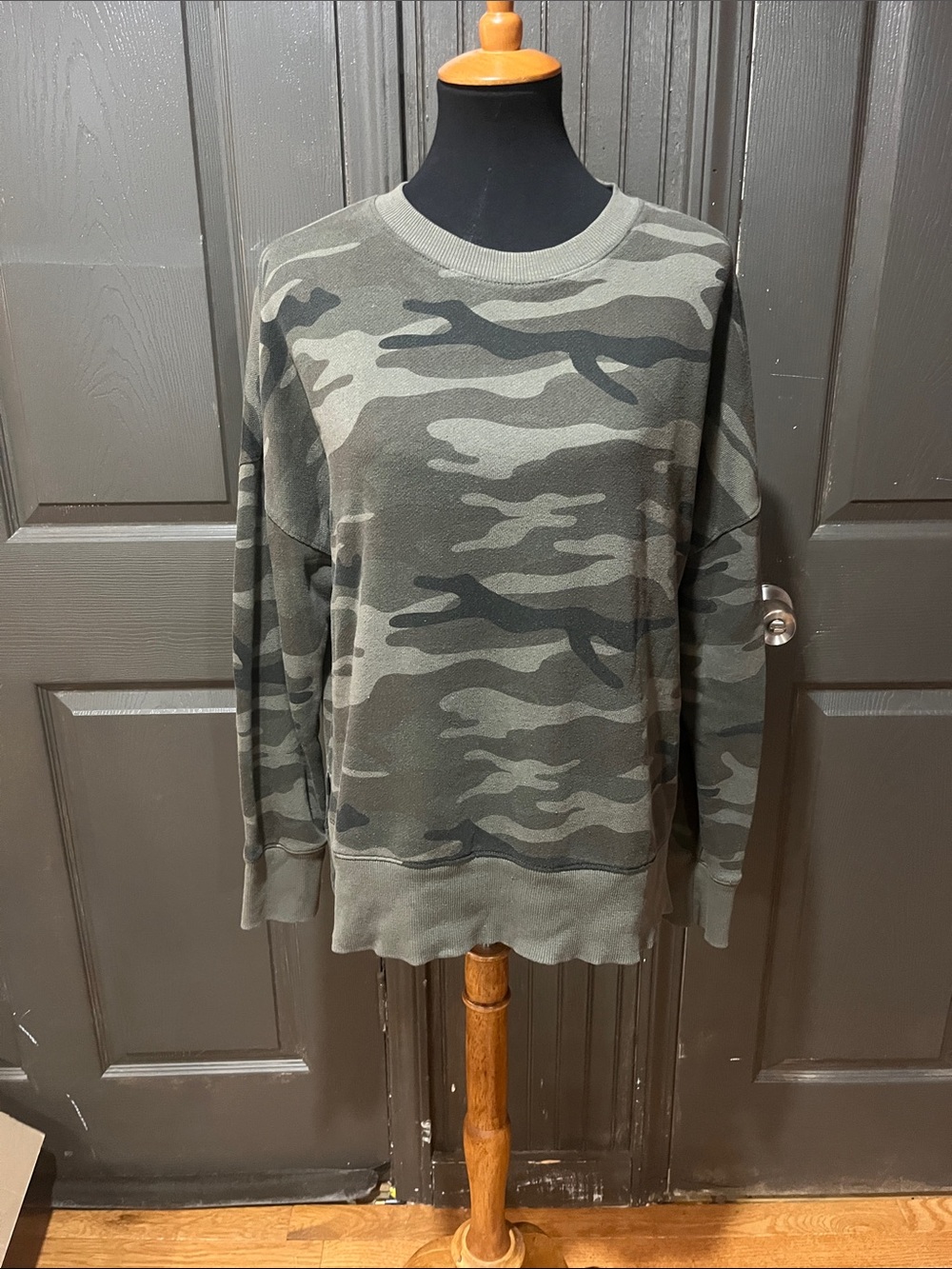 Time and Tru Men's Green Camo Crewneck Sweatshirt